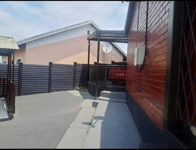 2 BEDROOM HOUSE FOR SALE IN WOODLANDS